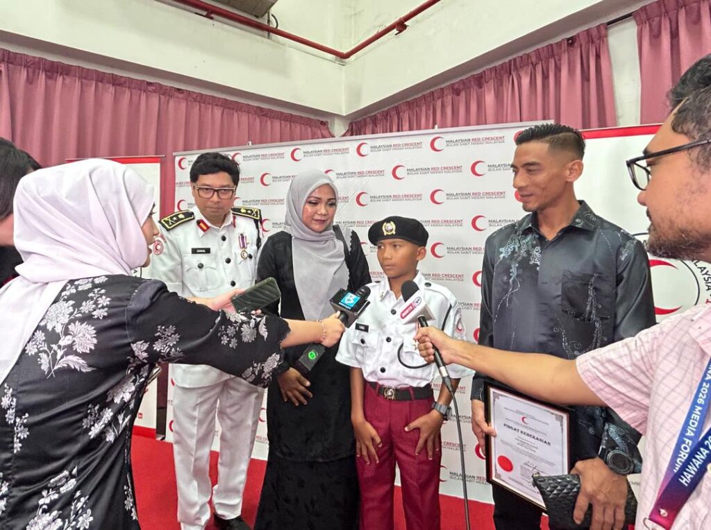 Kanak-kanak 12 tahun terima Pingat Keberanian BSMM selepas 30 Tahun