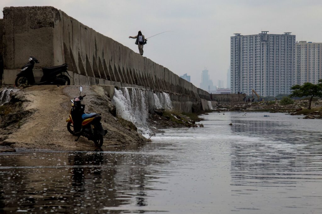 Indonesia bina tembok laut raksasa lindungi ekonomi