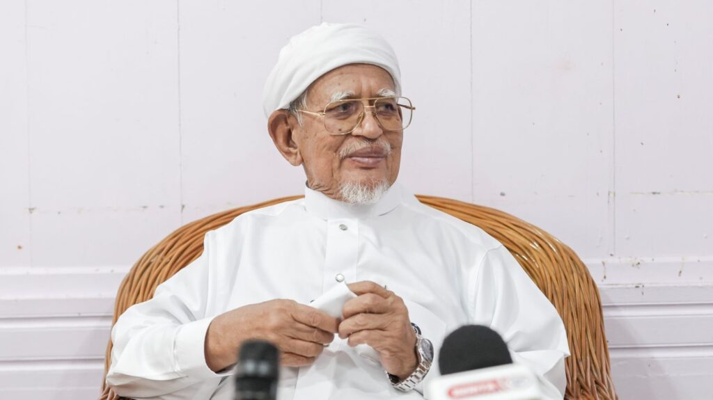 Hadi Awang sahkan pemimpin Pas, UMNO bertemu
