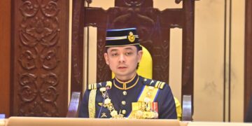 TENGKU Hassanal Ibrahim Alam Shah merasmikan Istiadat Pembukaan dan Mesyuarat Pertama Penggal Ke-5 Dewan Negeri Pahang Ke-15 di Wisma Sri Pahan, Kuantan, Pahang. -  UTUSAN/SHAIKH AHMAD RAZIF