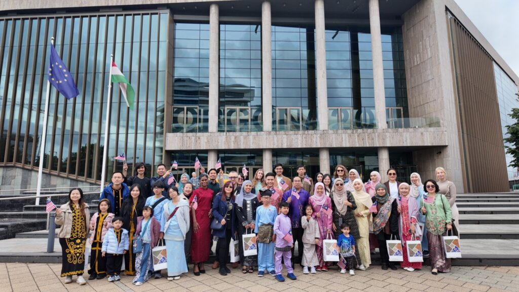 Tram Sarong Budapest perkukuh hubungan budaya Malaysia-Hungary