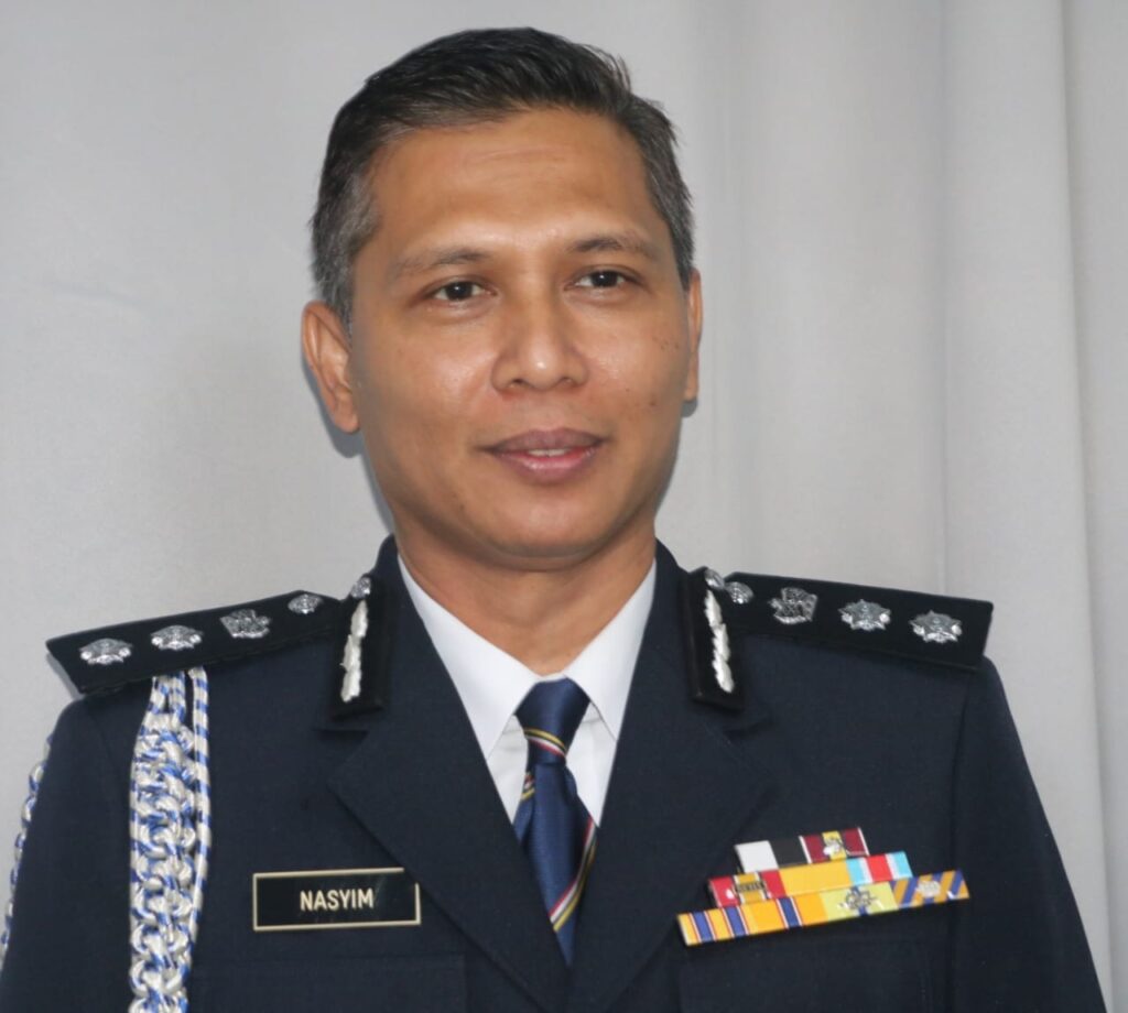 Maut dirempuh ketika tukar tayar lori pancit