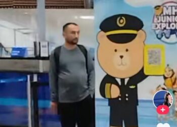 SEORANG warga asing yang ditahan kerana mengemis di KLIA.