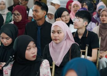 ANTARA pelajar baharu yang mendaftar di UCYP Universiti di Tanjung Lumpur di Kuantan, Pahang.