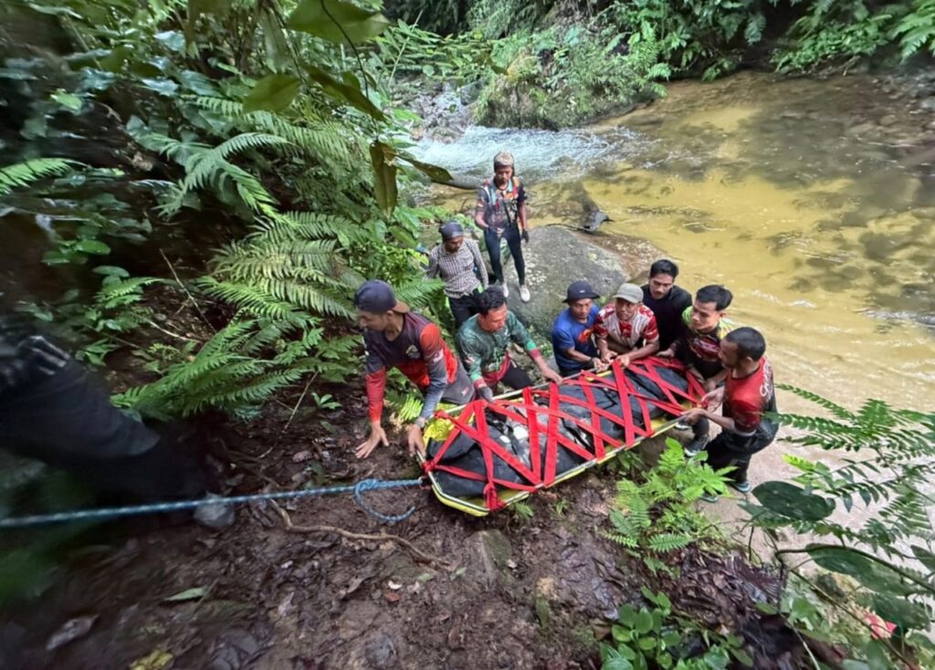 Ibu tunggal maut jatuh Sungai Betis ketika ekspedisi daki gunung