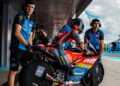 Hakim Danish semakin serasi dengan krew pasukannya pada sesi sesi latihan rasmi GP Perancis di Litar Le Mans, Perancis, hari ini. - Gambar FB Hakim Danish