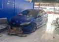 Tersalah tekan pedal minyak, Honda City rempuh premis dobi