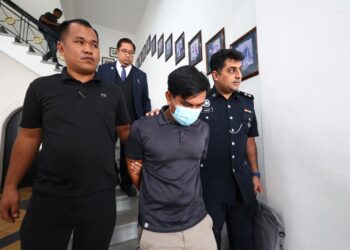 MUHAMMAD Aidilafifi Muhammad didakwa atas lapan pertuduhan melakukan amang seksual fizikal serta memiliki imej pornografi pelajar perempuan berumur 14 tahun di Mahkamah Sesyen di Ipoh hari ini.