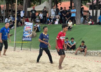 BOLA sepak pantai antara acara yang diadakan sempena Festival Suka Air Kuantan 2026 di Pantai Teluk Cempedak di Kuantan, Pahang.