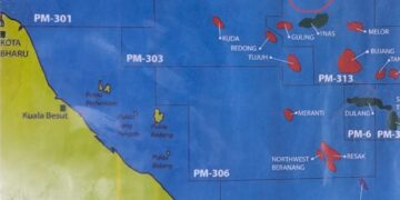 LOKASI kejadian (dalam bulatan) tiga pekerja syarikat perkapalan maut manakala seorang lagi cedera parah selepas terlibat dalam kemalangan ketika menjalankan kerja-kerja penyelenggaraan di Platform Sepat di perairan Terengganu/Kelantan. - FOTO IHSAN POLIS