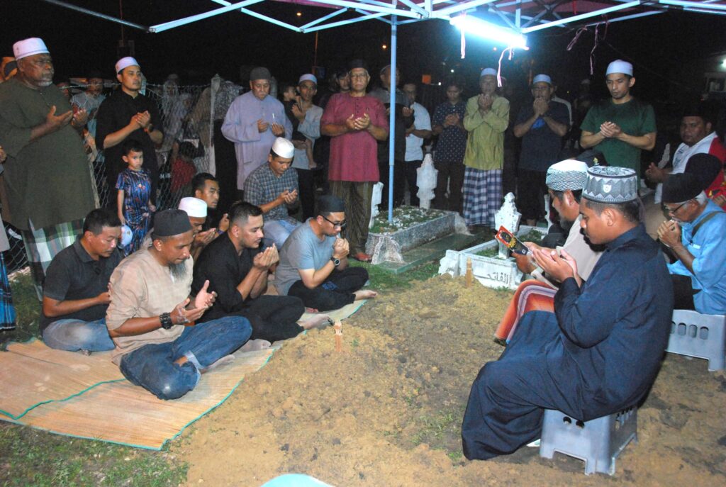 Suasana sebak iringi pengebumian Ahmad Fiqri di Padang Sebang