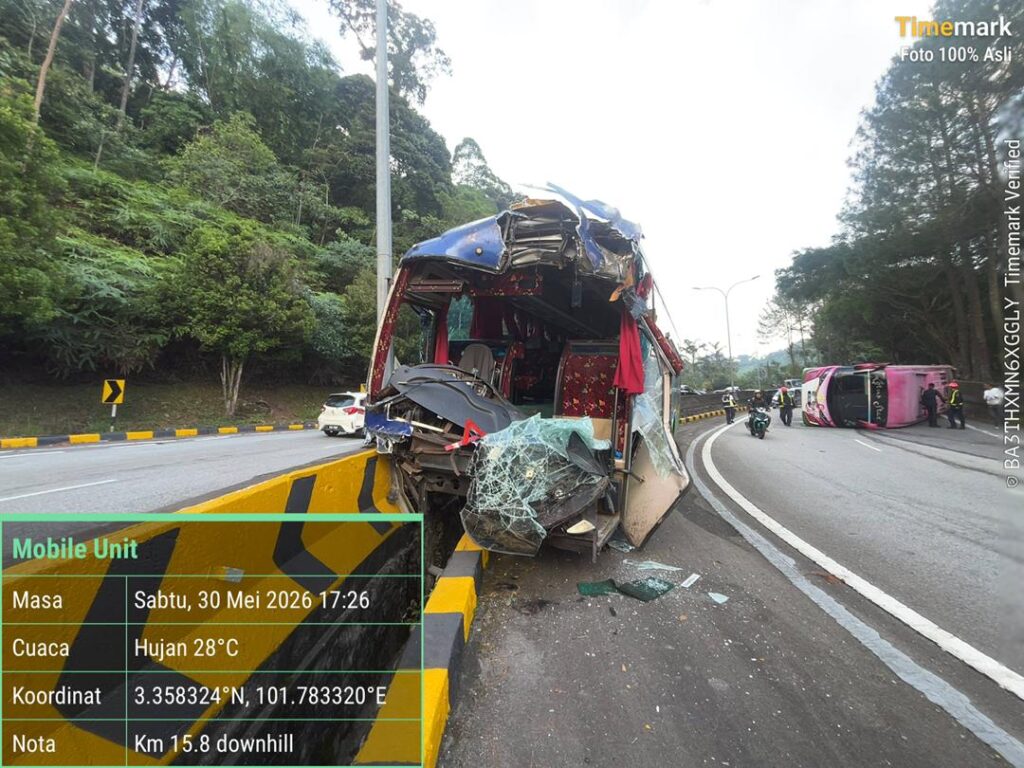 Enam warga Nepal cedera, kemalangan dua bas persiaran, Perodua Ariz di Genting Highlands