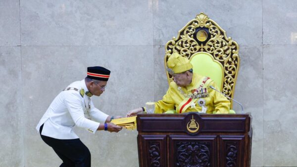 Sultan Selangor tidak campuri politik