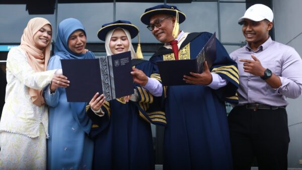 Bapa anak PhD