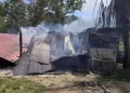 LELAKI ditemukan rentung dalam kebakaran sebuah rumah di kawasan kebun di Taman Lembah Bujang, Bedong di Sungai Petani. - IHSAN BOMBA