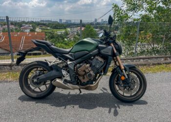 Model ini dijana enjin 649cc DOHC empat silinder.