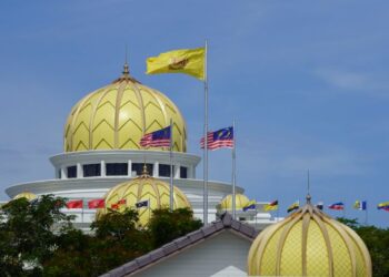 KEKUATAN Malaysia terletak pada keseimbangan antara raja berperlembagaan dan demokrasi berparlimen.