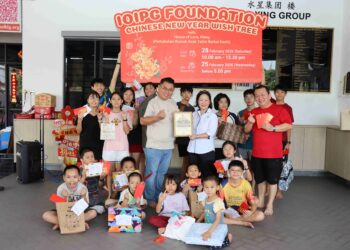 YAYASAN IOIPG meraikan anak yatim dalam program tanggungjawab sosial korporat syarikat berkenaan, baru-baru ini.