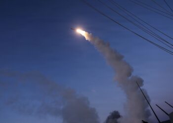TENTERA AS melancarkan serangan baharu ke atas Iran. - AFP