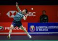 Justin Hoh tewas kepada Anthony Sinisuka Ginting dari Indonesia pada pusingan pertama Kejohanan Badminton Malaysia Masters 2026 di Unifi Arena, Kuala Lumpur, hari ini. - UTUSAN/IQBAL ROSLI
