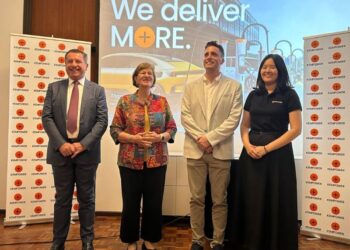 CARLO Cecchi (dari kiri) bersama Duta Besar Finland ke Malaysia; Anne Vasara, Ketua Pengecasan Awam Kempower, Oscar Sanchez dan Pengurus Pembangunan Perniagaan Asia Tenggara Kempower, Stephanie Lai pada taklimat media Kempower di Kedutaan Finland baru-baru ini.