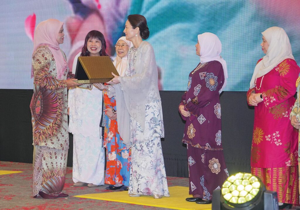 Penerima Anugerah Hari Ibu tunggu 12 tahun timang anak