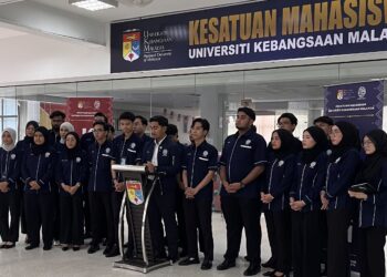 MUHAMMAD Haikal Hamidi dan kepimpinan Kesatuan Mahasiswa Universiti Kebangsaan Malaysia (KMUKM) mengumumkan pengurangan peruntukan manifesto kepimpinan bagi setiap portfolio untuk membantu mahasiswa UKM.
