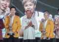 Anwar Ibrahim bersama Olahragawan dan Olahragawati Kebangsaan 2025, Chen Tang Jie (dua dari kiri) dan Toh Ee Wei pada majlis Anugerah Sukan Negara 2025 di Bukit Jalil, semalam. Turut hadir Menteri Belia dan Sukan, Dr. Mohammed Taufik Johari dan timbalannya, Mordi Bimol. – UTUSAN/ISKANDAR ISHAK