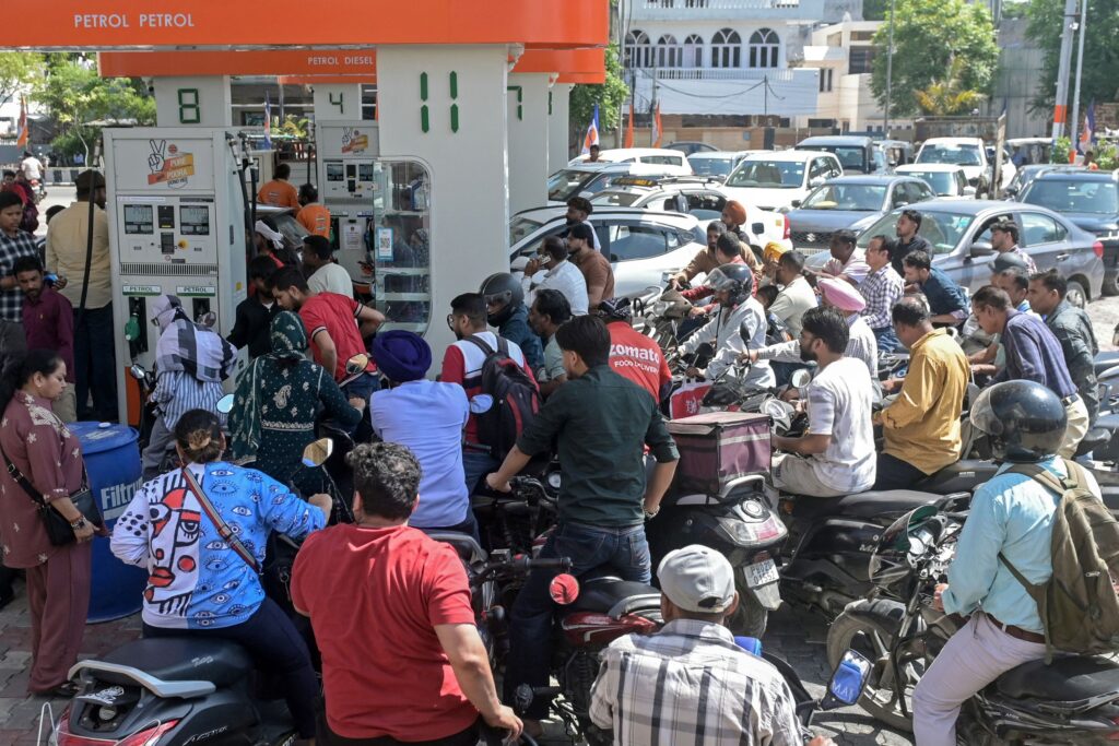 PM India mahu rakyat kurang guna petrol