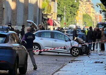 SEBUAH kereta merempuh sejumlah pejalan kaki di Modena, semalam. - AFP