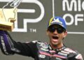 Pelumba pasukan Aprilia Racing, Jorge Martin menjulang trofi selepas menjuarai perlumbaan Grand Prix Perancis di litar Le Mans, kelmarin. - AFP