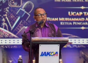 MUHAMMAD Akmal Ila Ahmad berucap pada Majlis Ramah Mesra, Pempengaruh dan NGO Orang Asli di Kuala Lumpur, semalam.