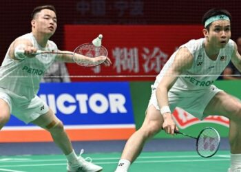 Aaron Chia-Soh Wooi Yik sekali lagi gagal memecahkan dominasi pasangan China, Liang Wei Keng-Wang Chang selepas tunduk straight set 15-21, 15-21 dalam Terbuka Singapura baru-baru ini. - AFP