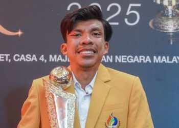 Mohammad Yusof Hafizi Shaharuddin terpilih sebagai Olahragawan Paralimpik Kebangsaan 2025, semalam. - UTUSAN/ISKANDAR ISHAK