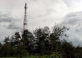MENARA telekomunikasi untuk kemudahan talian telefon dan internet di Kampung Pagi, Ulu Tembeling, Pahang. – UTUSAN/HARIS FADILAH AHMAD