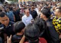 ANWAR Ibrahim bersalaman dengan hadirin pada majlis Sambutan Hari  Belia Negara Peringkat Kebangsaan 2026 di Bandar Sri Sendayan, Seremban, hari ini.-UTUSAN/MOHD. SHAHJEHAN MAAMIN.