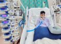 MUHAMMAD Shakir Al-Qayyim Mohd. Firdaus sewaktu menjalani rawatan di Hospital Serdang kerana masalah jantung.