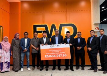 Prof. Dr. Asmak Ab Rahman, Ahli Jawatankuasa Shariah FWD Takaful; Siti Hajar Rizlan, Ketua Pegawai Pemasaran, FWD Malaysia; Muhammad Afiq Hamzah, Pemangku Ketua Pegawai Kewangan, FWD Takaful; Mohd Hafizal Elias, Ketua Shariah, FWD Takaful; Ismail Nik, Ahli Jawatankuasa Shariah FWD Takaful; Aman Chowla, Ketua Pegawai Eksekutif, FWD Takaful; Tuan Haji Azrin Dato’ Abdul Manan, Timbalan Ketua Pegawai Eksekutif Pengurusan, PPZ-MAIWP; Ustaz Fahmi Ismail, Pengurus Besar Operasi Luar, PPZ-MAIWP; Muhammad Faizul Wahab, Pengurus Kanan Unit Zakat Perniagaan, PPZ-MAIWP; Ahmad Ruzaini Rohidan, Penolong Pengurus Unit Zakat Perniagaan , PPZ-MAIWP.