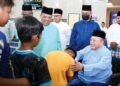 TUANKU Syed Sirajuddin Jamalullail bersama rakyat jelata.