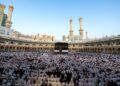 GAMBAR fail umat Islam bersolat sunat Hari Raya Aidiladha di depan Kaabah, Mekah. - AFP