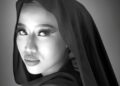 Merujuk kepada karya Muhammad Yusri Hakim Isharudin, pendedahan cahaya yang penuh perhitungan ini bukan sahaja mengekalkan tekstur halus pada kulit, malah ia bertindak sebagai instrumen emosi yang kuat. Jurugambar dengan bijak mengekploitasi julat tona daripada Zon VI pada wajah subjek yang bercahaya, sehinggalah ke tona gelap yang dalam pada lipatan hijab.