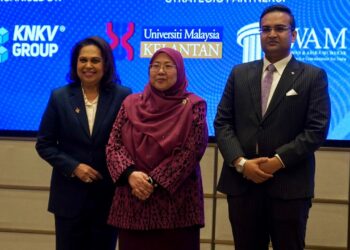 TIMBALAN Menteri Perdagangan Dalam Negeri dan Kos Sara Hidup, Datuk Dr Fuziah Salleh (tengah) bersama Pengerusi Kumpulan KNKV, Datuk Seri Zurainah Musa (kiri) dan Ketua Pegawai Eksekutif Kumpulan KNKV, Prof. Adjung Adam Richman ketika hadir pada program Seven Mega Growth Strategies 2026 di Kuala Lumpur semalam.