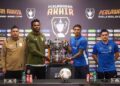 Ketua Jurulatih Kuching City FC, Aidil Sharin (kiri), Ketua Pasukan Kuching City FC, James Okwuosa (dua dari kiri), Ketua Jurulatih JDT FC, Xisco Munoz (kanan) dan pemain JDT FC, Bergson da Silva (dua dari kanan) ketika bergambar selepas sidang media Pra-Perlawanan Akhir Piala Malaysia di Stadium Bukit Jalil, semalam. Gambar ISKANDAR ISHAK