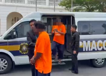 TIGA individu termasuk pasangan suami isteri ditahan reman SPRM bagi membantu siasatan kes kemuka tuntutan palsu bernilai lebih RM50,000.