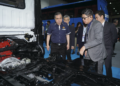 ANTHONY Loke Siew Fook (kiri) ketika hadir merasmikan Malaysia Commercial Vehicle Expo (MCVE) 2026, di sini, semalam. - UTUSAN/MOHD FARIZWAN HASBULLAH