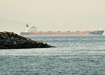 Gambar fail Selat Hormuz. - AFP