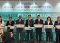 Dr. Muralitharan (empat dari kiri) bersama barisan tetamu kehormat memotong reben gimik perasmian pameran Shanghai Fair Healthcare Malaysia 2026 di MITEC, Kuala Lumpur, hari ini
