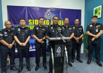 JASNI Zolpa ketika sidang akbar di Ibu Pejabat Polis Daerah (IPD) Sentul di sini hari ini.