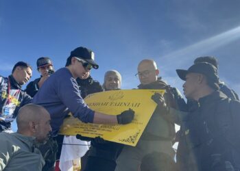 TENGKU Hassanal Ibrahim Alam Shah Al-Sultan Abdullah berjaya menawan puncak Gunung Kinabalu, pagi tadi.