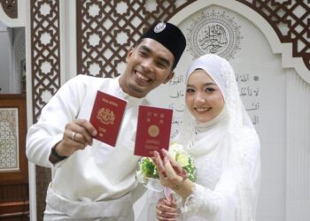 AZIZUL Hafizi Abd Aziz mendirikan rumah tangga dengan Okamoto Rio selepas hampir dua tahun mengenali antara satu sama lain ketika menuntut di Beijing Foreign Studies University (BFSU), China.